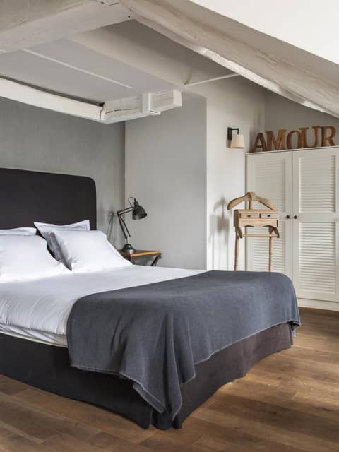 New Hotel Roblin — bedroom