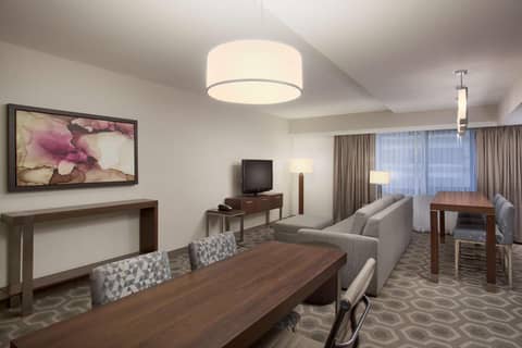 Embassy Suites by Hilton Washington D.C. Georgetown — hotel room
