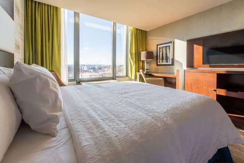 Hampton Inn & Suites Washington DC-Navy Yard — photo 8