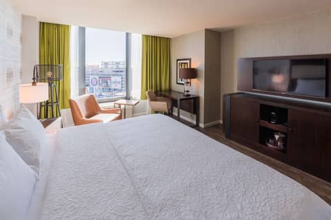 Hampton Inn & Suites Washington DC-Navy Yard — photo 9