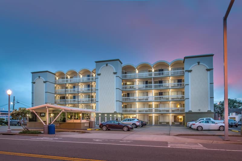 SureStay Hotel by Best Western Virginia Beach Royal Clipper — building