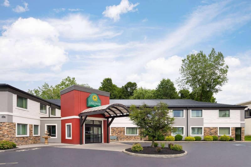 La Quinta Inn by Wyndham Buffalo Airport — building