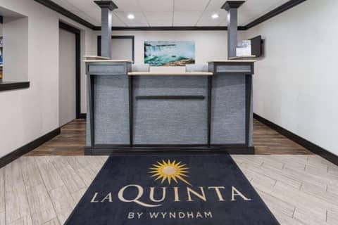 La Quinta Inn by Wyndham Buffalo Airport — photo 3