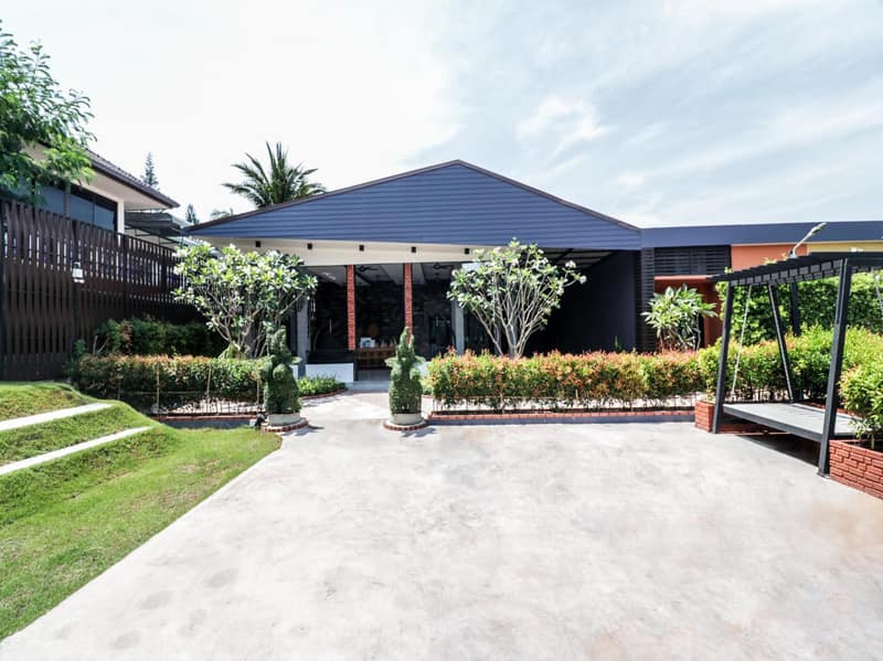 Baan Noppadol Hua Hin Loft — building