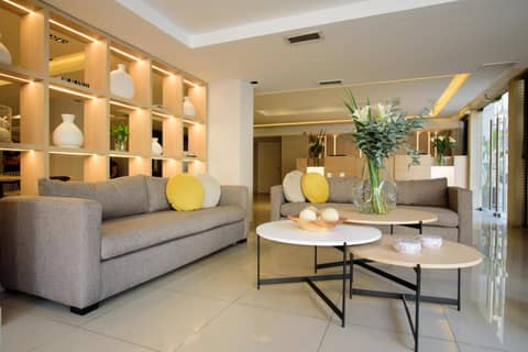 M Concept Hotel — recepcion & lobby