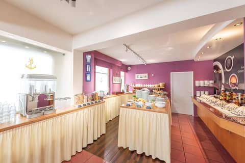 Hotel Hanseport Hamburg — dining