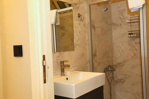 Galata King Suites — bathroom