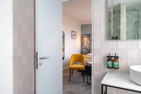 voco Paris Montparnasse by IHG — bathroom