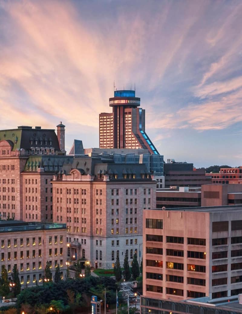 Hôtel Le Concorde Québec — building