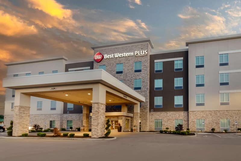 Hyatt Select St Louis Airport — building
