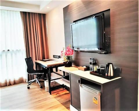 Amora NeoLuxe Suites Hotel — hotel room
