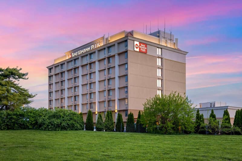 Best Western Plus The Charles Hotel — building