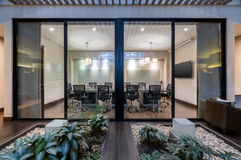 Hotel 93 Luxury Suites by Preferred — photo 7