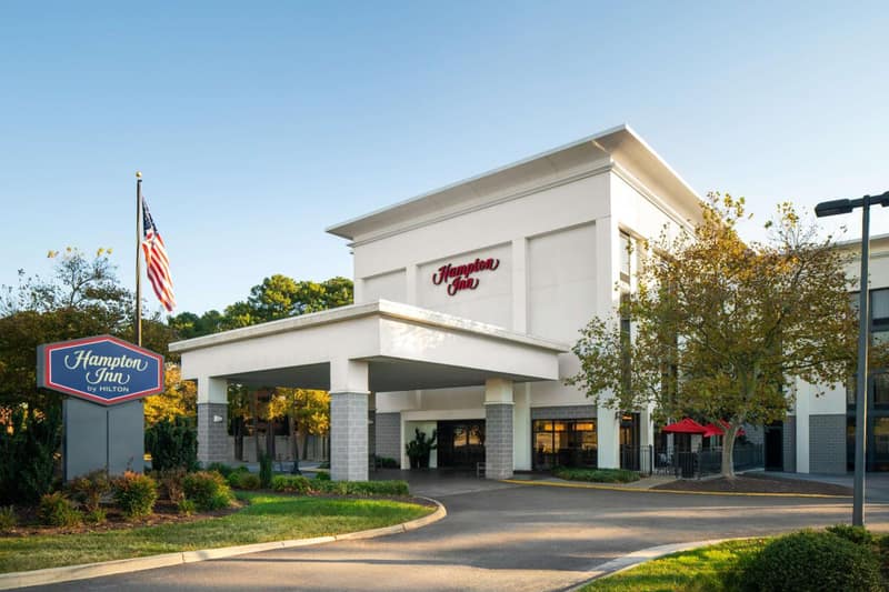 Hampton Inn Norfolk/Virginia Beach — building