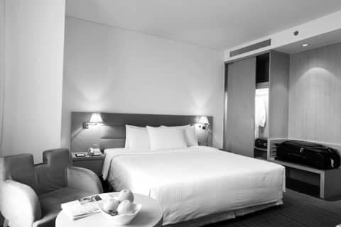 Liberty Central Saigon Centre Hotel — hotel room