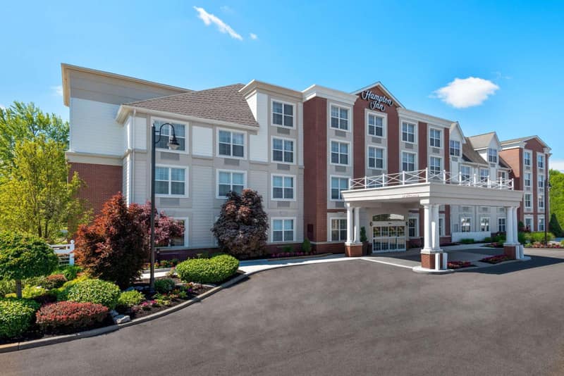 Hampton Inn Buffalo-Williamsville — building
