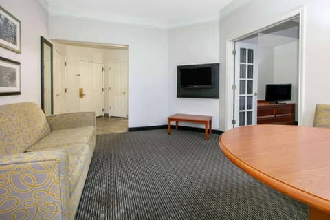 La Quinta by Wyndham Dallas North Central — photo 3