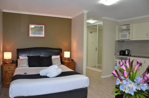 Napoleon On Kent — hotel room