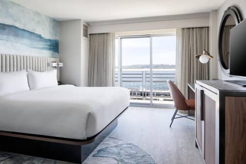Seattle Marriott Waterfront — hotel room
