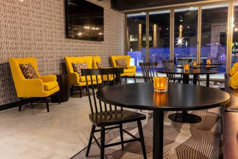 Aloft by Marriott St Louis Central West End — lounge