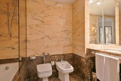 Acta CITY47 — bathroom