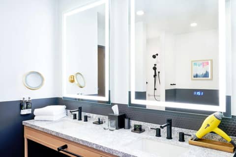 Hyatt Centric Downtown Denver — bathroom