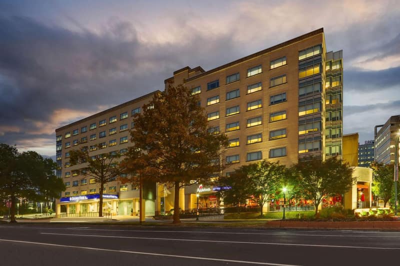 DoubleTree by Hilton St. Louis Forest Park — building