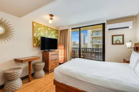 Castle Bamboo Waikīkī Hotel — hotel room