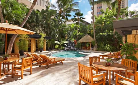 Castle Bamboo Waikīkī Hotel — swimming pool