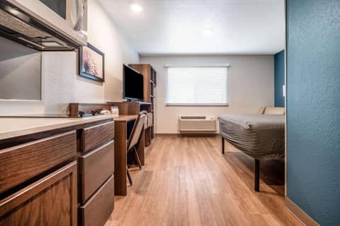 WoodSpring Suites Naples West — photo 2