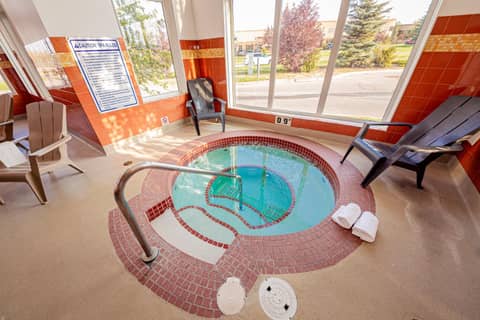 Service Plus Inns and Suites Calgary — photo 9
