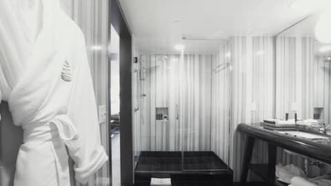 The Watergate Hotel Georgetown — bathroom