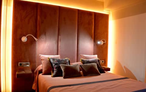 ON Suites Sevilla Apartments — hotel room