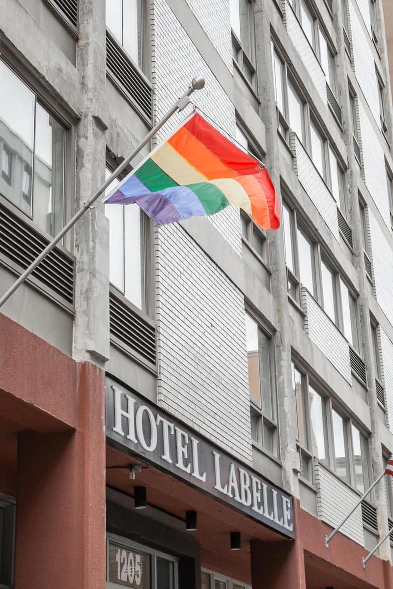 Hotel les Suites Labelle — building
