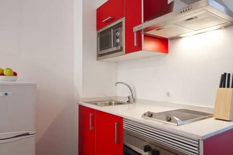 Apartamentos Carmen del Turia — kitchen