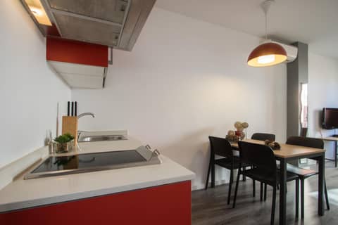 Apartamentos Carmen del Turia — kitchen
