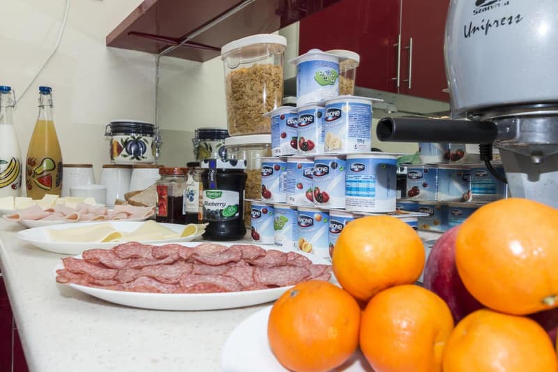 Budapest B&B Bed and Breakfast — dining