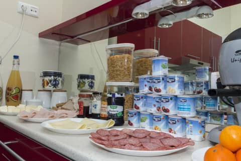 Budapest B&B Bed and Breakfast — dining