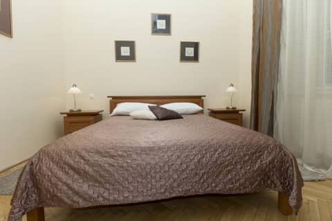Budapest B&B Bed and Breakfast — bedroom