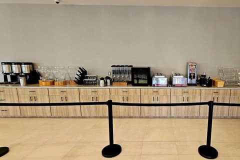 Wyndham Garden Atlanta Airport — dining