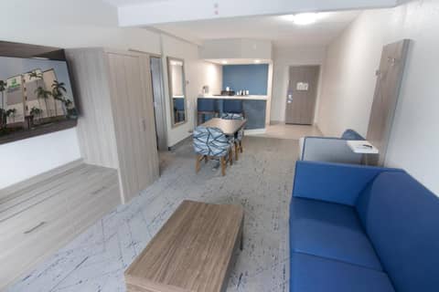 Holiday Inn Express and Suites Fort Lauderdale Airport West by IHG — photo 6