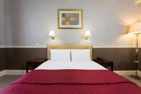 The Clarendon Hotel — hotel room