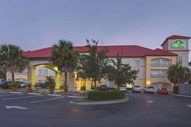 Stay Well Inn & Suites — building