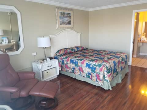 Gulfcoast Inn Naples — hotel room