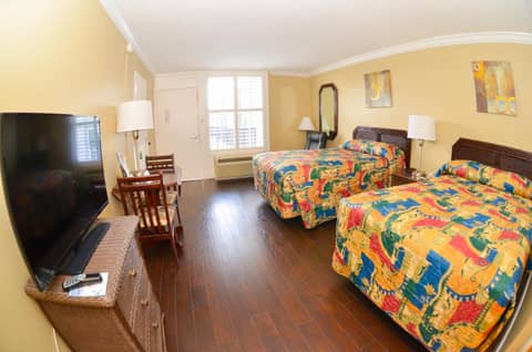 Gulfcoast Inn Naples — hotel room