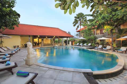 Adhi Jaya Hotel — recepcion & lobby