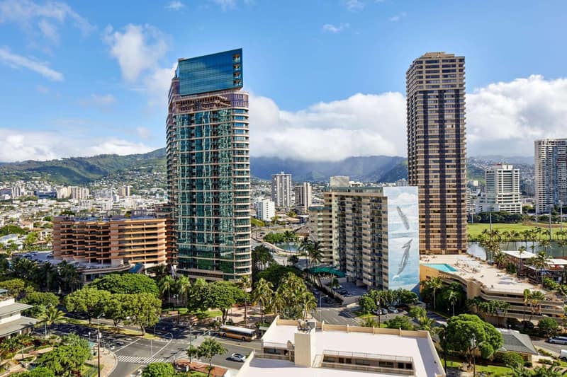 DoubleTree by Hilton Alana - Waikiki Beach — building