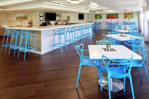 DoubleTree by Hilton Alana - Waikiki Beach — dining