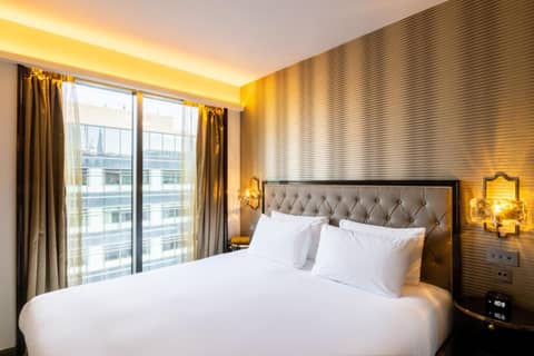 Leonardo Hotel London Aldgate - formerly Hotel Saint — hotel room