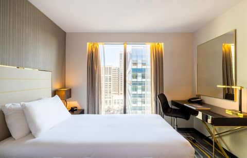 Leonardo Hotel London Aldgate - formerly Hotel Saint — hotel room